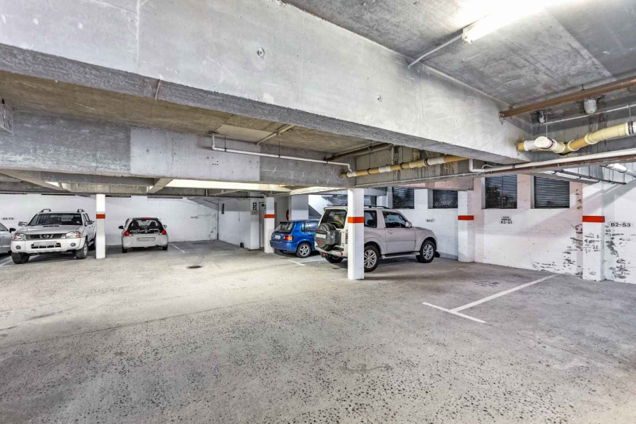 To Let 1 Bedroom Property for Rent in Sea Point Western Cape